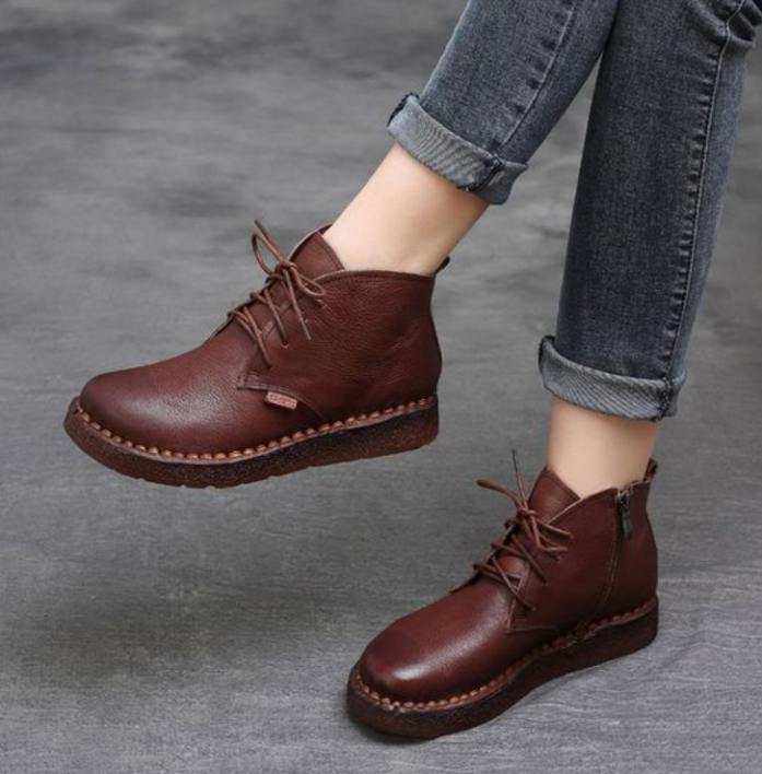 Sepatu Boot Dengan Detail Perkamen Di Bagian Atas Desain Id Sepatu Boot Dengan Detail Perkamen Di Bagian Atas Desain Id